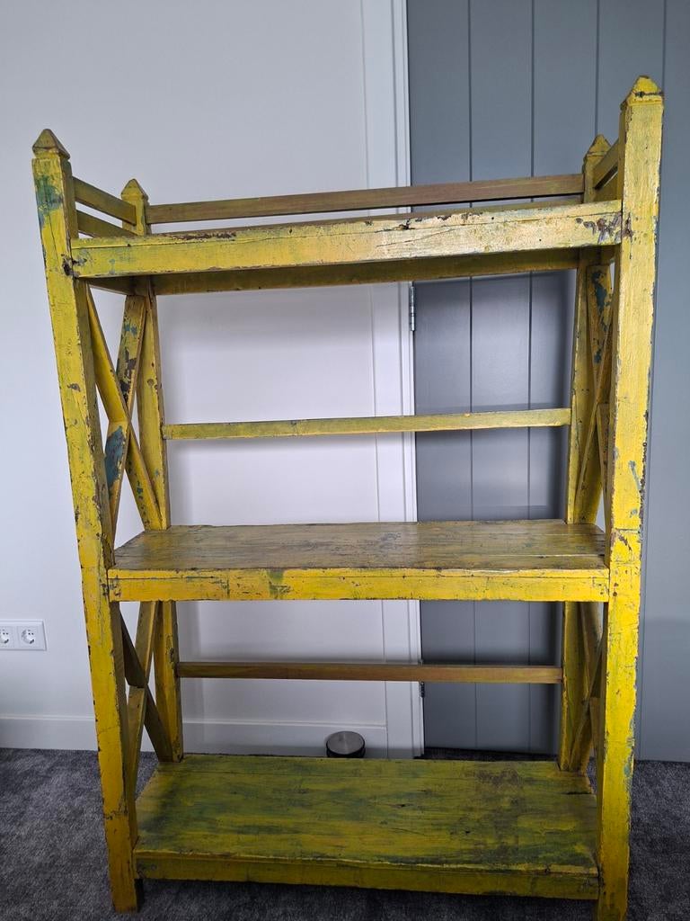 Geel vintage kastje, Ophalen