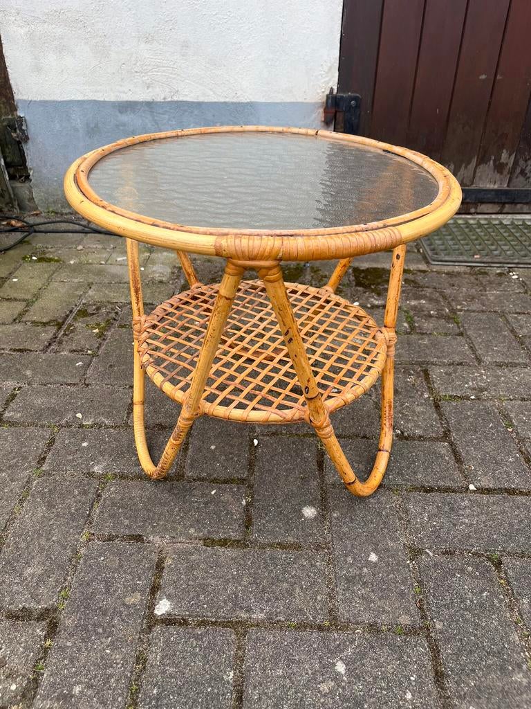 Rotan bamboe rattan tafeltje rond glas vintage jaren 60 €45, Verzamelen, Ophalen of Verzenden, Huis en Inrichting