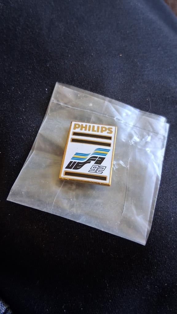 Vintage Philips Speldje - UEFA 92, Verzamelen, Speldjes, Pins en Buttons, Ophalen of Verzenden, Gebruikt, Merk, Speldje of Pin