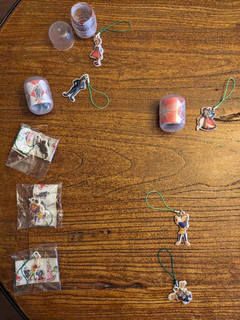 Efteling hangertjes, sommige nog in ei, Verzamelen, Efteling, Ophalen of Verzenden, Nieuw, Beeldje of Poppetje