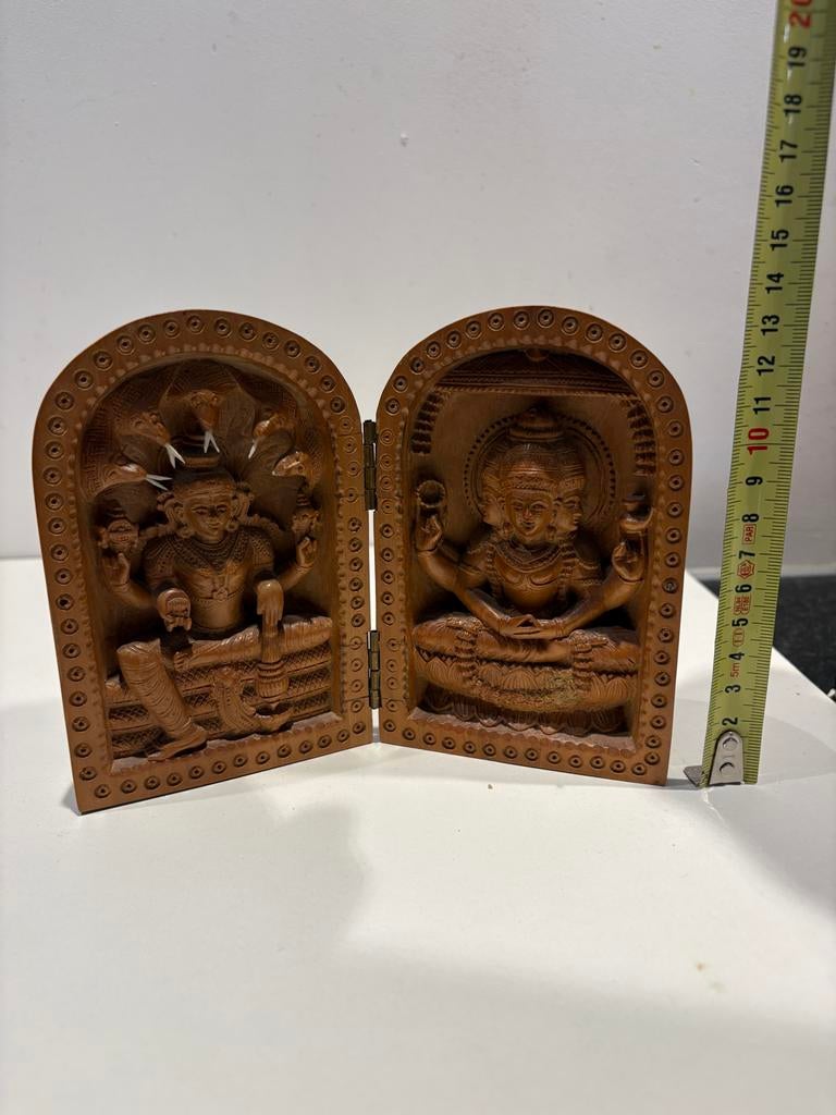 Handgesneden Houten Hindoeïstisch Altaar met Godheden, Houtsnijwerk, Minder dan 20 cm, Ophalen of Verzenden, Handgemaakt
