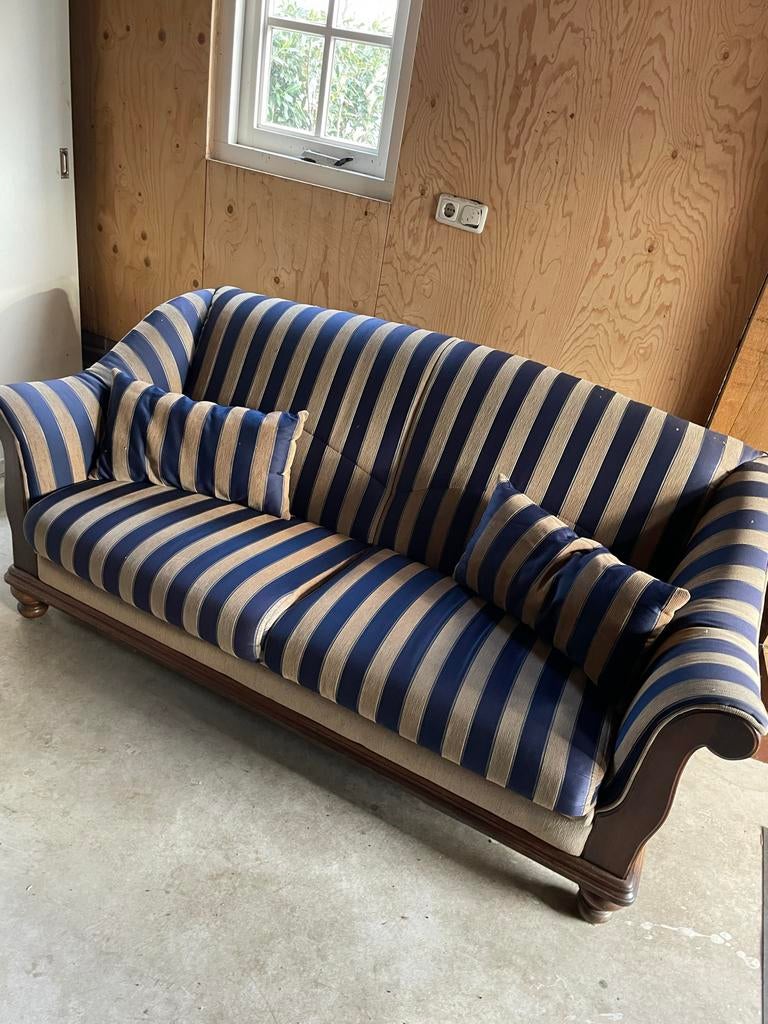 Antieke bank met stoel, Ophalen