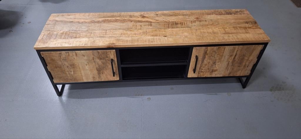 TV meubel 'Maud' van HUUS - 150x50x40 cm, 150 tot 200 cm, Zo goed als nieuw, Minder dan 100 cm, Industrieel