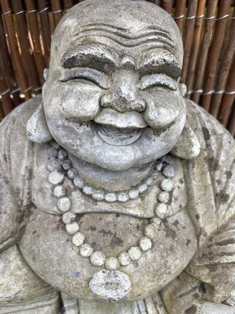 Happy Boeddha steen beton op sokkel, Ophalen, Gebruikt
