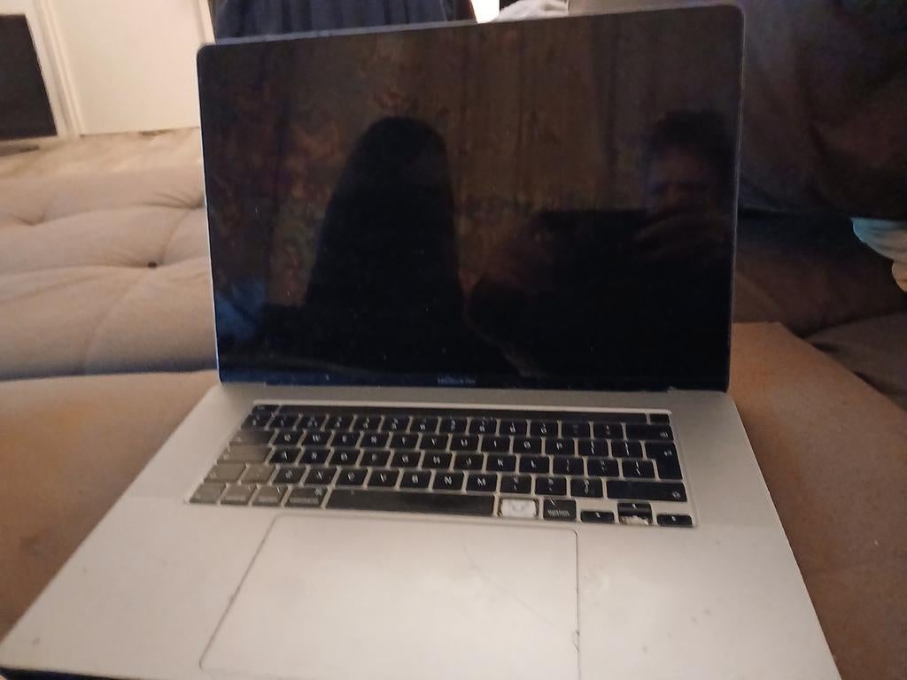 Defecte MacBook 2021 voor onderdelen, MacBook Pro, Ophalen of Verzenden, Niet werkend, Onbekend