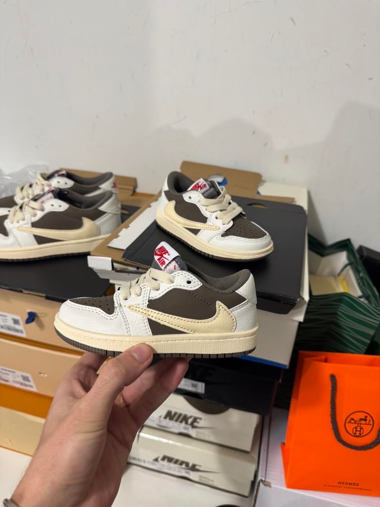 Nike Air Jordan 1 Low x Travis Scott Reverse Mocha Baby/kids, Ophalen of Verzenden, Nieuw, Jongen of Meisje