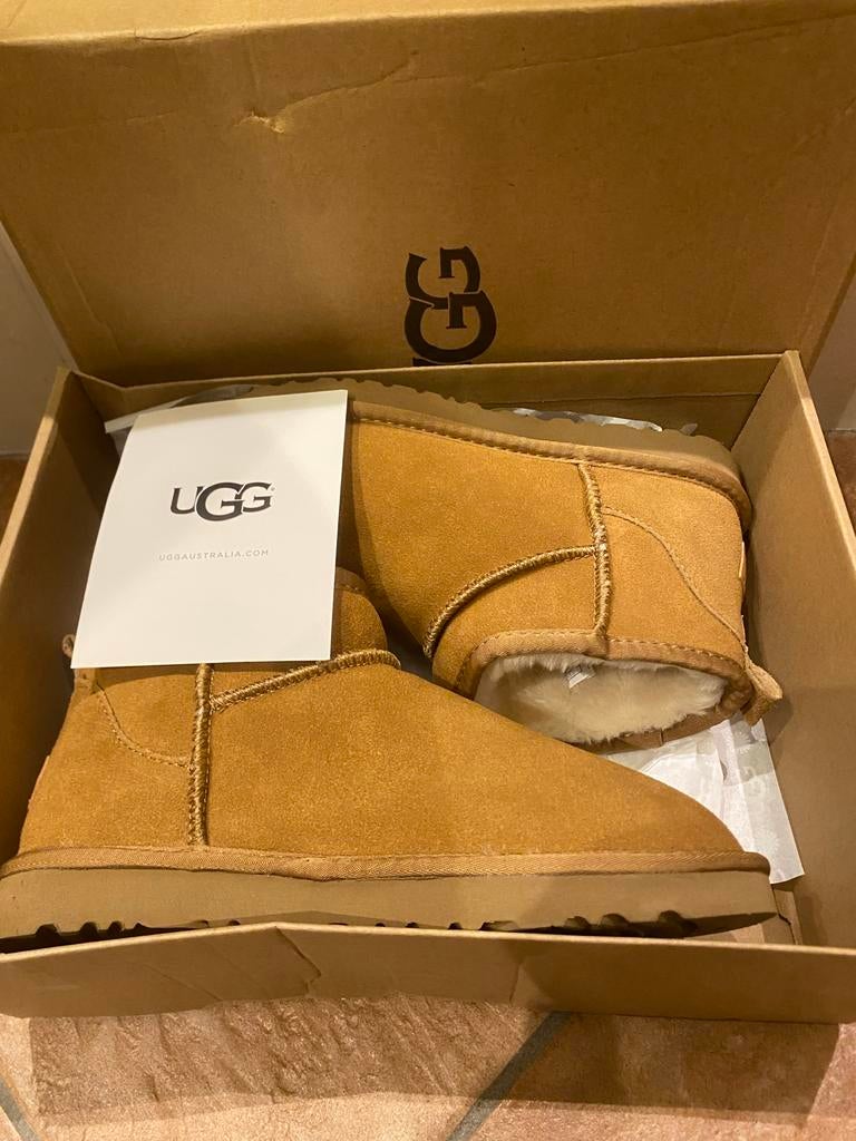 Uggs ultra mini hazelnoot maat 40, Kleding | Dames, Schoenen, Ophalen of Verzenden, Nieuw, Bruin