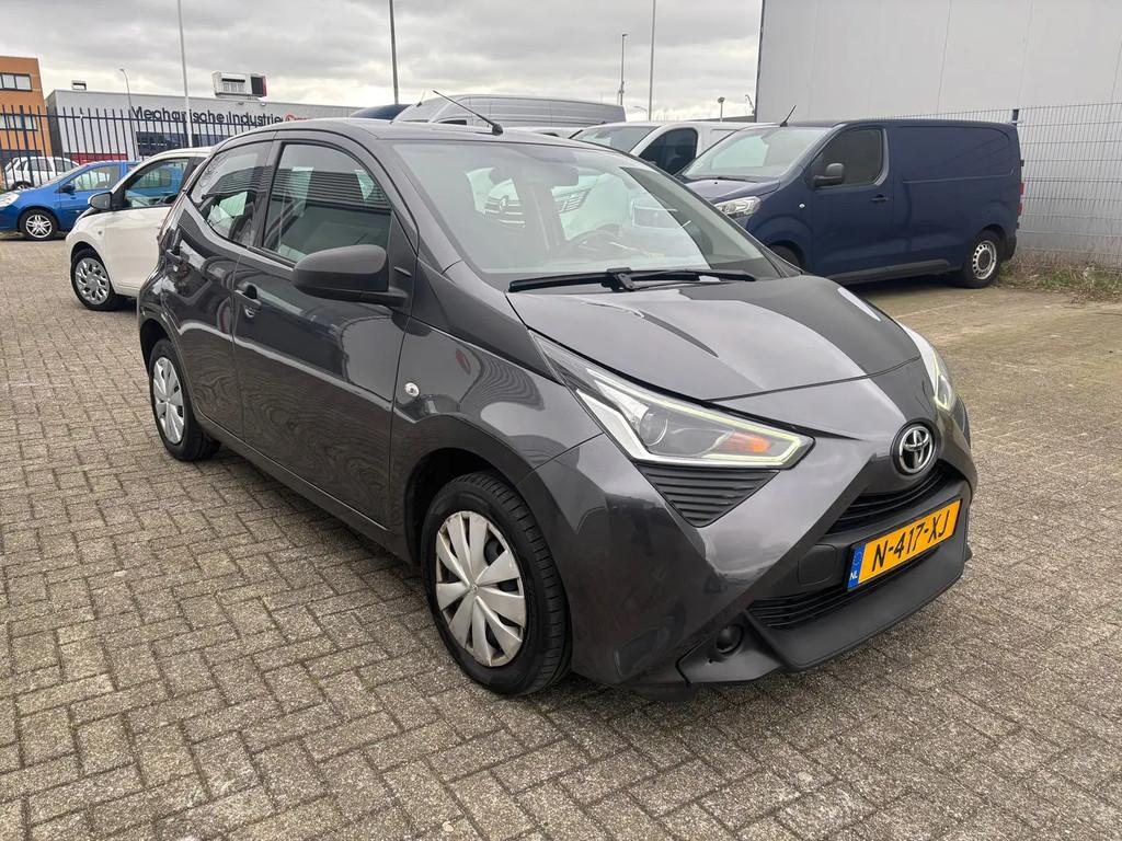 Toyota Aygo 1.0 VVT-i x-fun € 7.950,00, Stof, Gebruikt, 4 stoelen, Origineel Nederlands