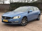 Volvo V60 2.4 D6 AWD Plug-In Hybrid Summum AUTOM PANO CRUISE, Automaat, Blauw, Vierwielaandrijving, Lichtsensor