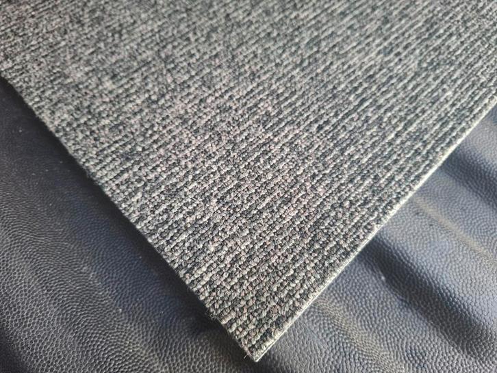 Tapijttegels bruin 48x48 cm nieuw, hoge isolatie, Huis en Inrichting, Stoffering | Vloerbedekking, Nieuw, Tapijttegels, Zwart