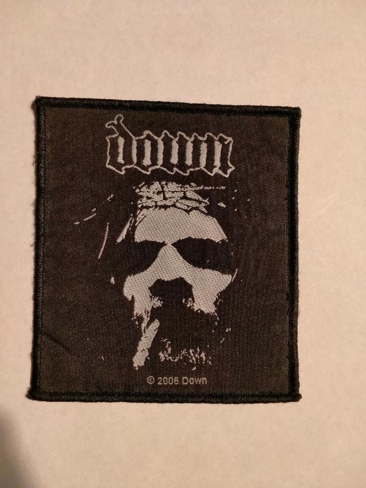 Down 2006 logo patch embleem hardrock metal muziek, Verzamelen, Muziek, Artiesten en Beroemdheden, Gebruikt, Kleding, Ophalen of Verzenden