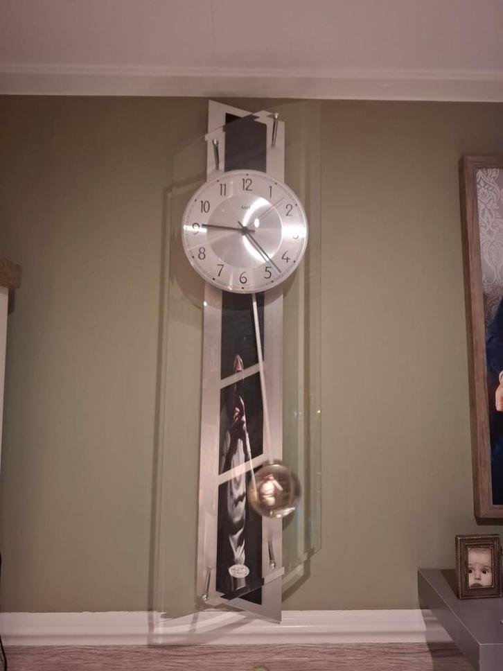 Strakke AMS design wandklok – radiogestuurd – werkt perfect, Antiek en Kunst, Antiek | Klokken, Ophalen of Verzenden