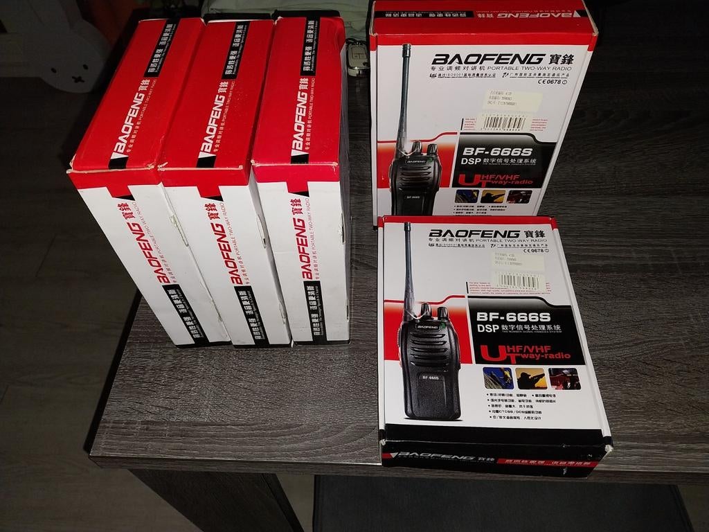 Baofeng walkie talkie, Telecommunicatie, Ophalen of Verzenden, Nieuw, Portofoon of Walkie-talkie, Met broekklem