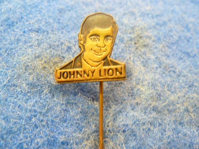 Speldje Johnny Lion, Ophalen of Verzenden, Zo goed als nieuw, Overige onderwerpen