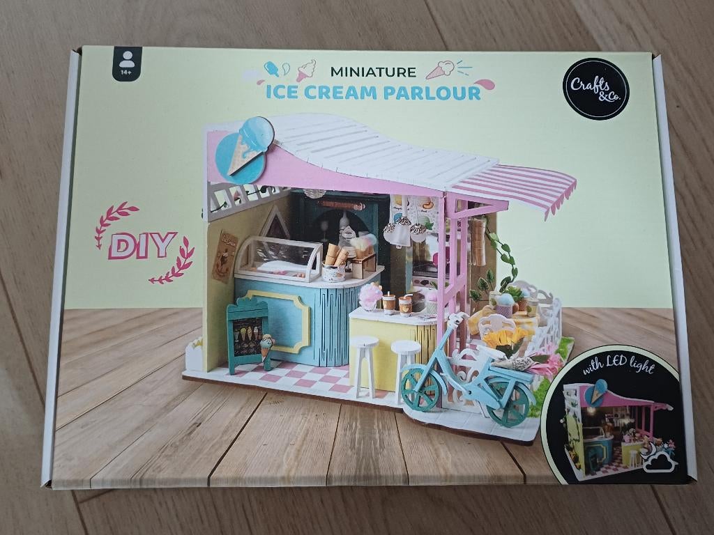 miniatuur   ijswinkeltje, Ophalen of Verzenden, Nieuw, Overige typen