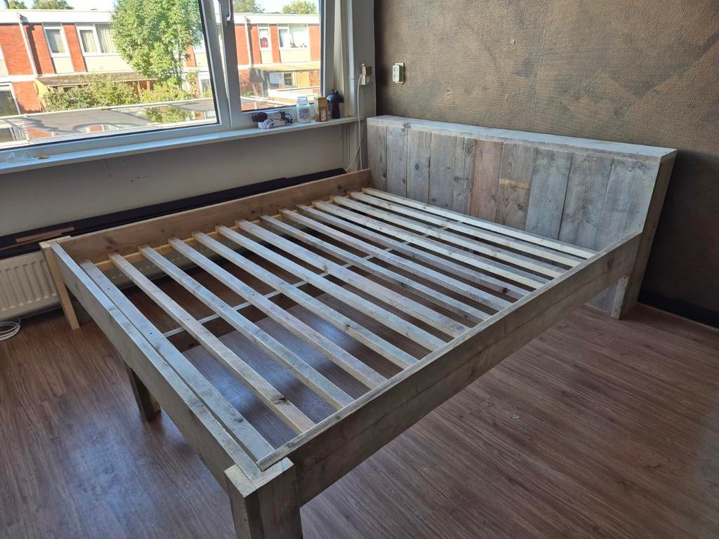 Bed steigerhout, Ophalen, Tweepersoons, Grijs, Steigerhout