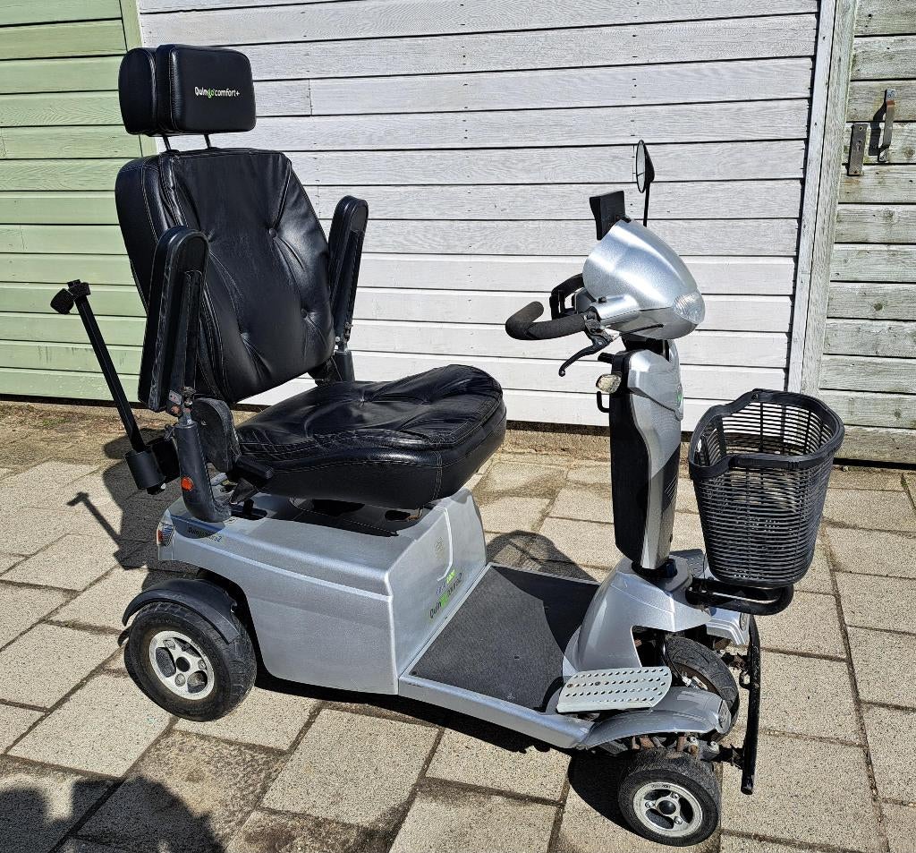 Zilverkleurige Quingo Tauro met afdekhoes en stokhouder, Diversen, Ophalen, Gebruikt, Quingo, 16 km/u of meer