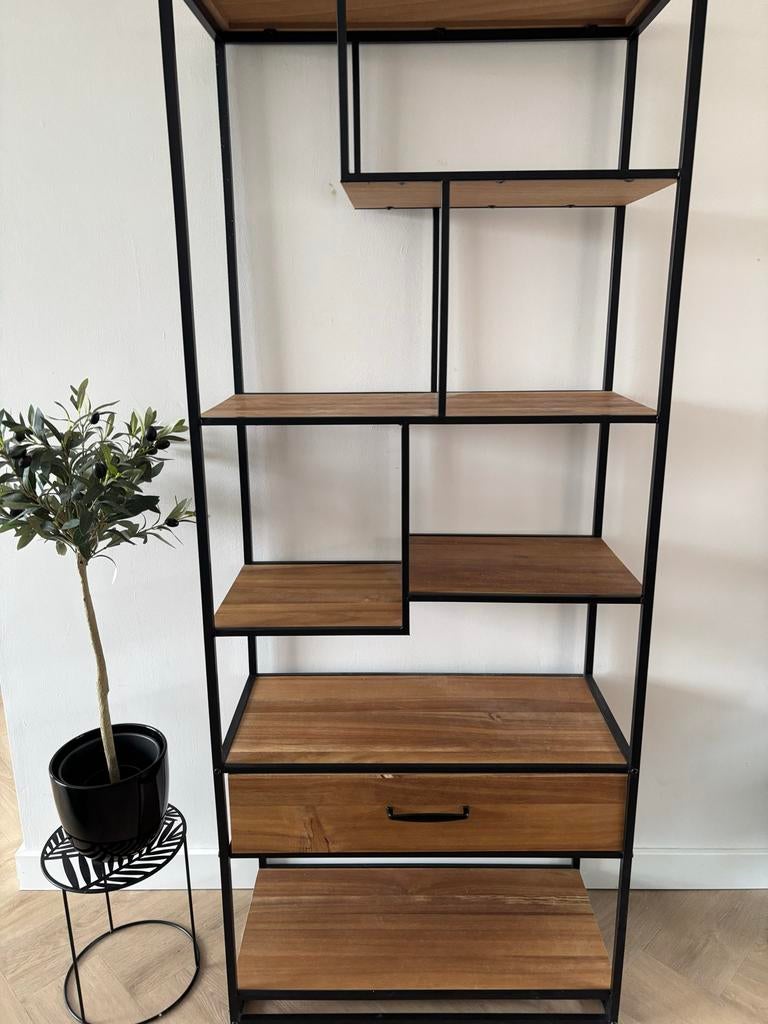 Industriële boekenkast met lade - Zwart metaal en hout, Huis en Inrichting, Kasten | Boekenkasten, Zo goed als nieuw, Metaal, Met lade(s)