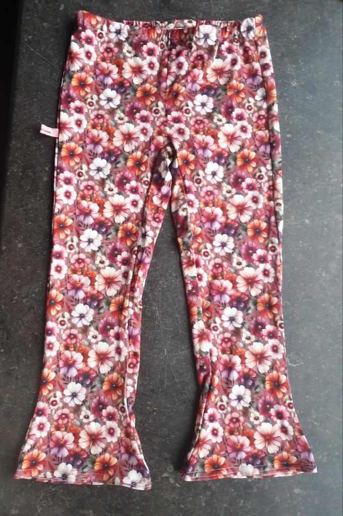 Mooie bloemen flared broek maat 98/104 nieuw, Kinderen en Baby's, Kinderkleding | Maat 98, Broek, Meisje, Nieuw, Ophalen of Verzenden