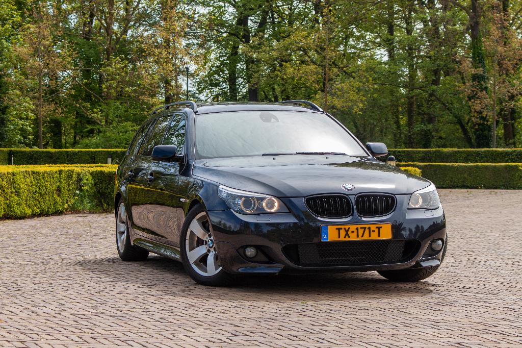 BMW 5-Serie 3.0L 530xi Touring Zwart M-line (handgeschakeld), Auto's, 1700 kg, Navigatiesysteem, Leder, Handgeschakeld