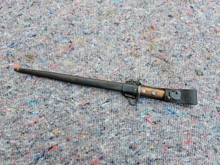 Vroege Nederlandse M95 bajonet met rottenhaak en met schede., Verzamelen, Militaria | Algemeen, Landmacht, Mes of Dolk, Nederland