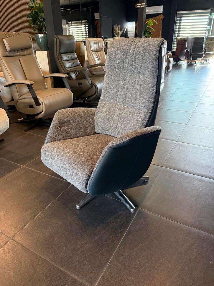 De toekomst Relaxfauteuil met sta op twice 227 en meer, Huis en Inrichting, Fauteuils, Nieuw, Leer, 50 tot 75 cm, Minder dan 75 cm