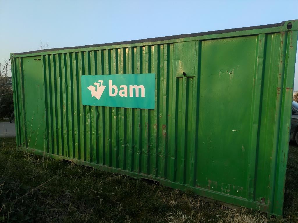 zeecontainer 20ft gebruikt met opbergrek en groepenkast, Ophalen