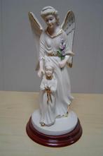Beeld Engelbewaarder met meisje of jongen porselein, Ophalen of Verzenden, Zo goed als nieuw, Beeld(je), Christendom | Katholiek