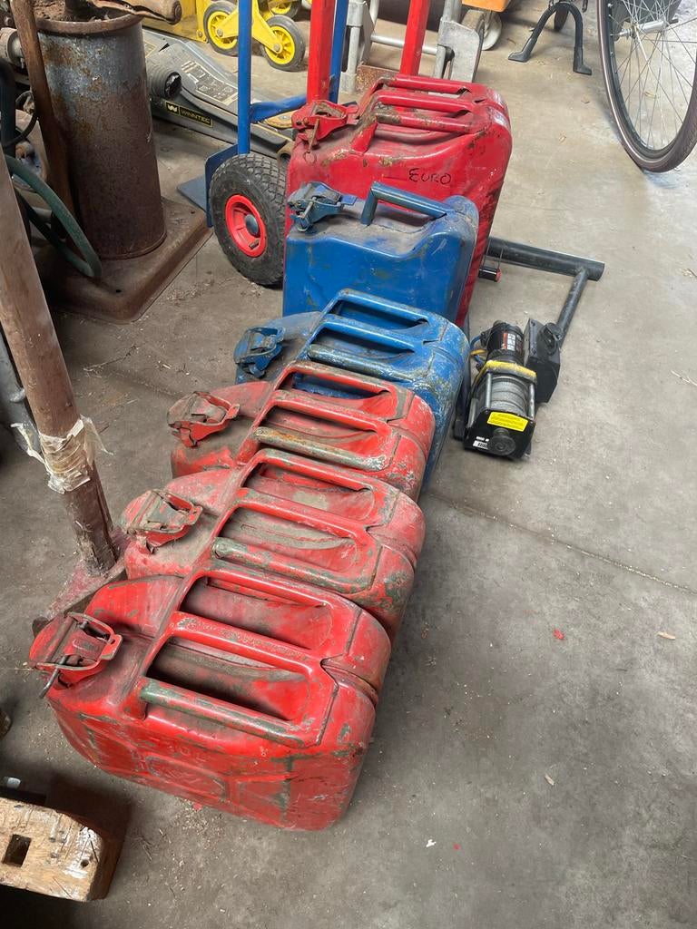 6 Jerrycans - 10L 15L 20L - Rood en Blauw - Gebruikt, Ophalen, Gebruikt, Universele onderdelen