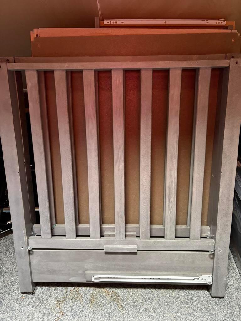 Grijze box met lade en matras., Kinderen en Baby's, Boxen, Ophalen, Gebruikt, Lade