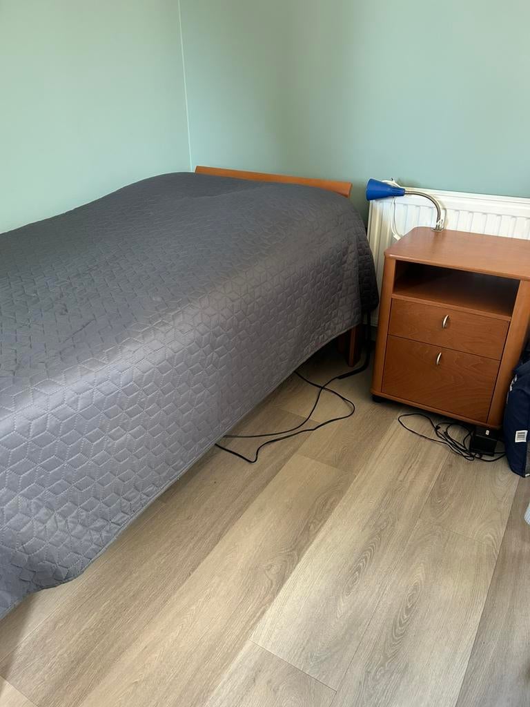 Auping elektrisch verstelbaar senioren bed, Ophalen, Eenpersoons, Bruin, Zo goed als nieuw