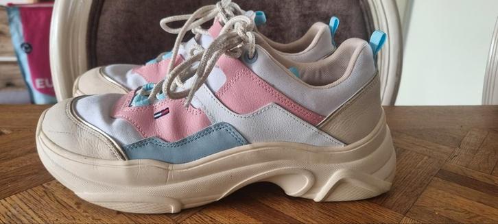 Tommy Hilfiger sneakers maat 39, Kleding | Dames, Schoenen, Zo goed als nieuw, Sneakers of Gympen, Wit, Ophalen of Verzenden