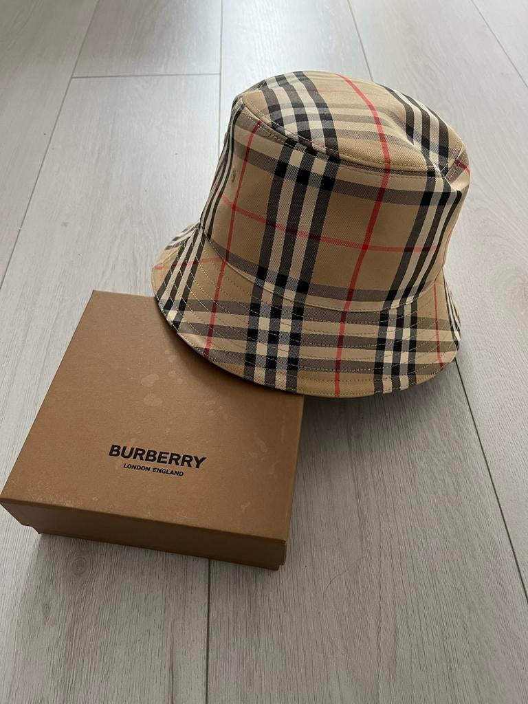 Burberry Bucket Hat - Maat M - bon aanwezig, Ophalen of Verzenden, Zo goed als nieuw, 56 of 57 cm (M, 7 of 7⅛ inch), Hoed