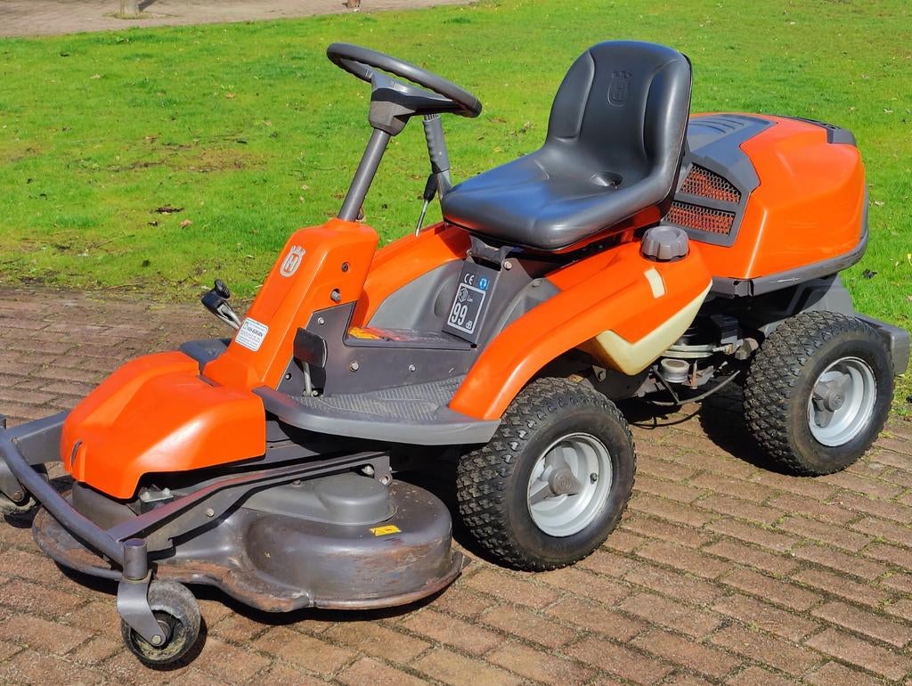 Husqvarna Rider R318 met nieuwe motor 17,5 pk, Tuin en Terras, Zitmaaiers, Ophalen, Gebruikt