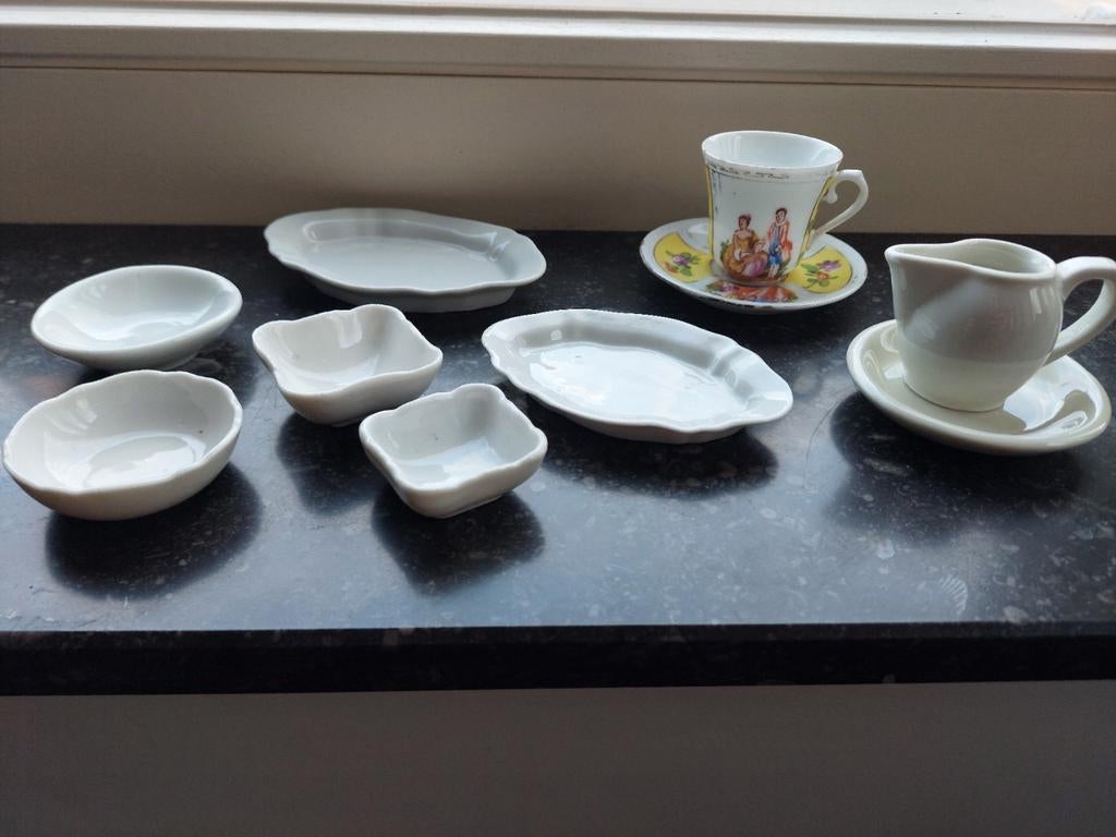 Miniatuur porseleinen servies voor poppenhuis, Antiek en Kunst, Ophalen of Verzenden