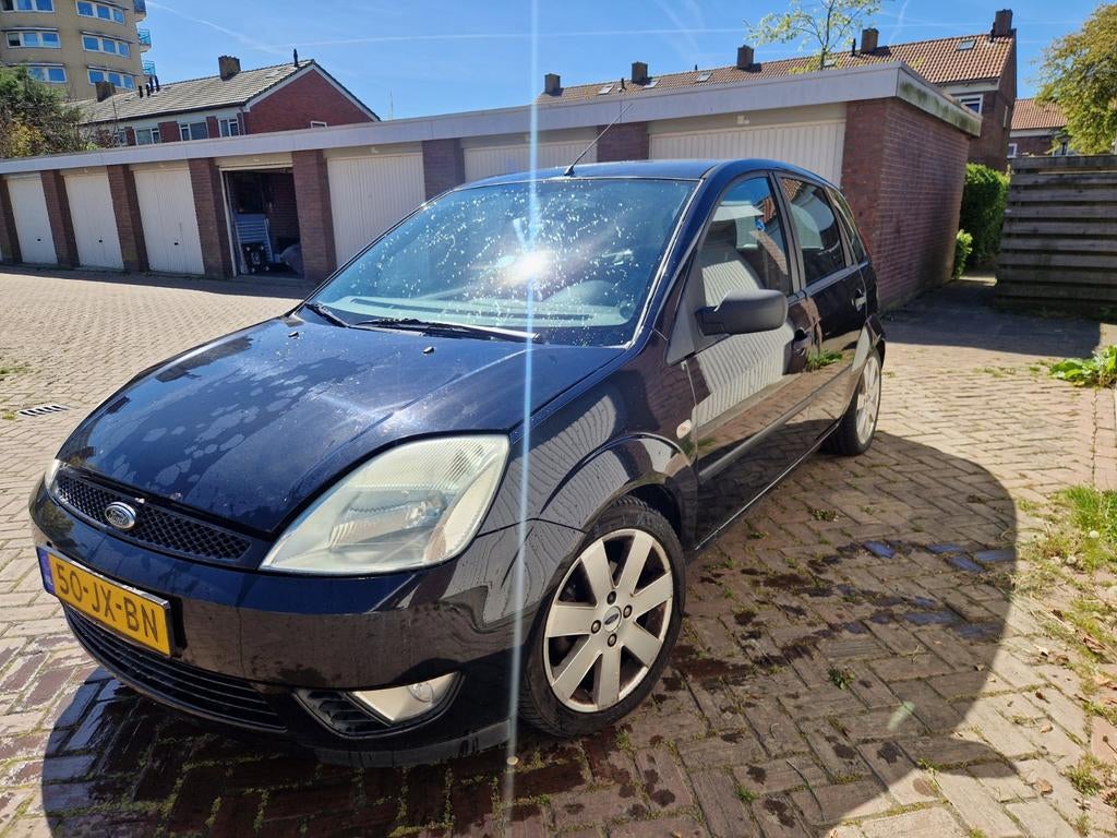 Ford Fiësta 1.6 16V 5DR 2002 Zwart, Auto's, Ford, Voorwielaandrijving, 1596 cc, 15 km/l, 4 cilinders