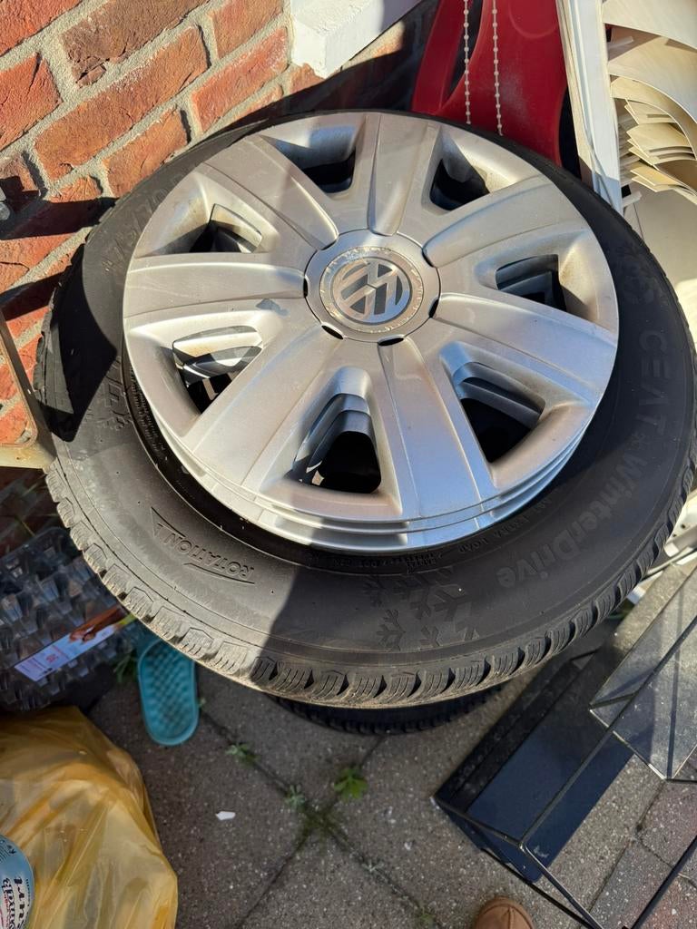 4 seizoens banden met velg volkswagen polo, Ophalen, Zo goed als nieuw