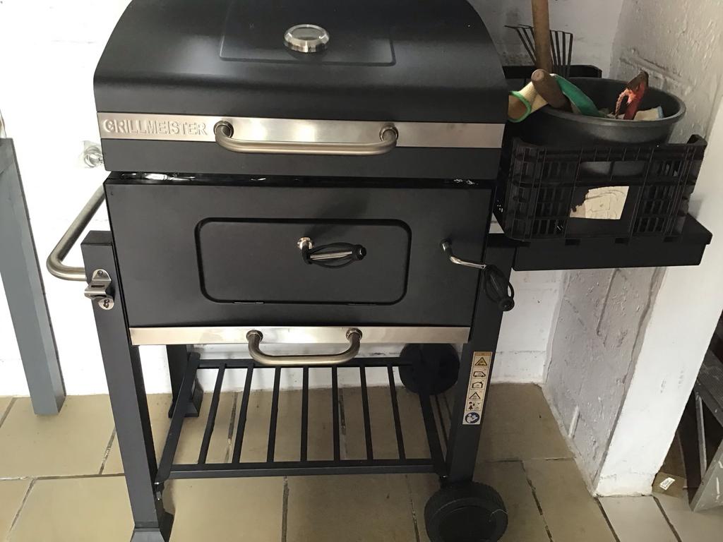Grillmeister Houtskool Barbecue - Zo goed als nieuw, Ophalen of Verzenden, Zo goed als nieuw, Met accessoires