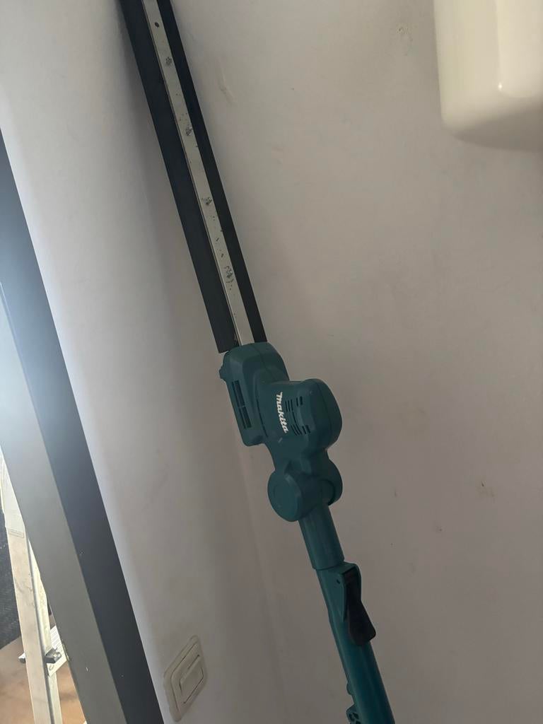 Makita heggenschaar op steel, Ophalen, Gebruikt, Elektrisch