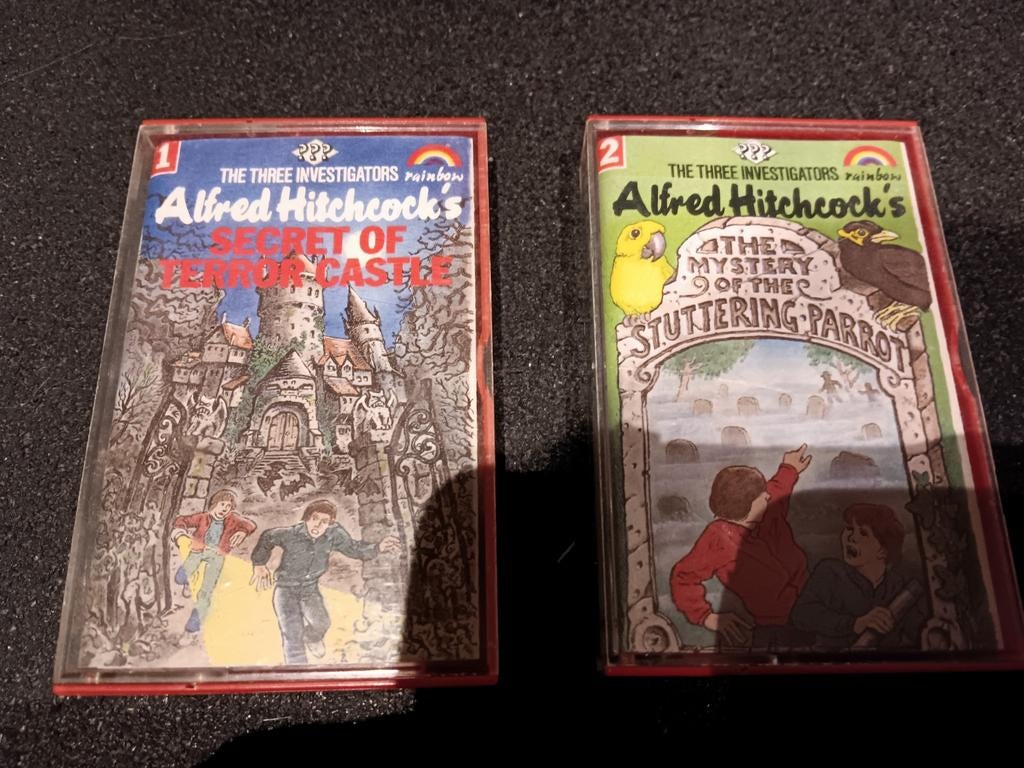 Alfred hitchcock luister verhalen cassettebandjes 1964, Cd's en Dvd's, Cassettebandjes, Ophalen of Verzenden, Zo goed als nieuw