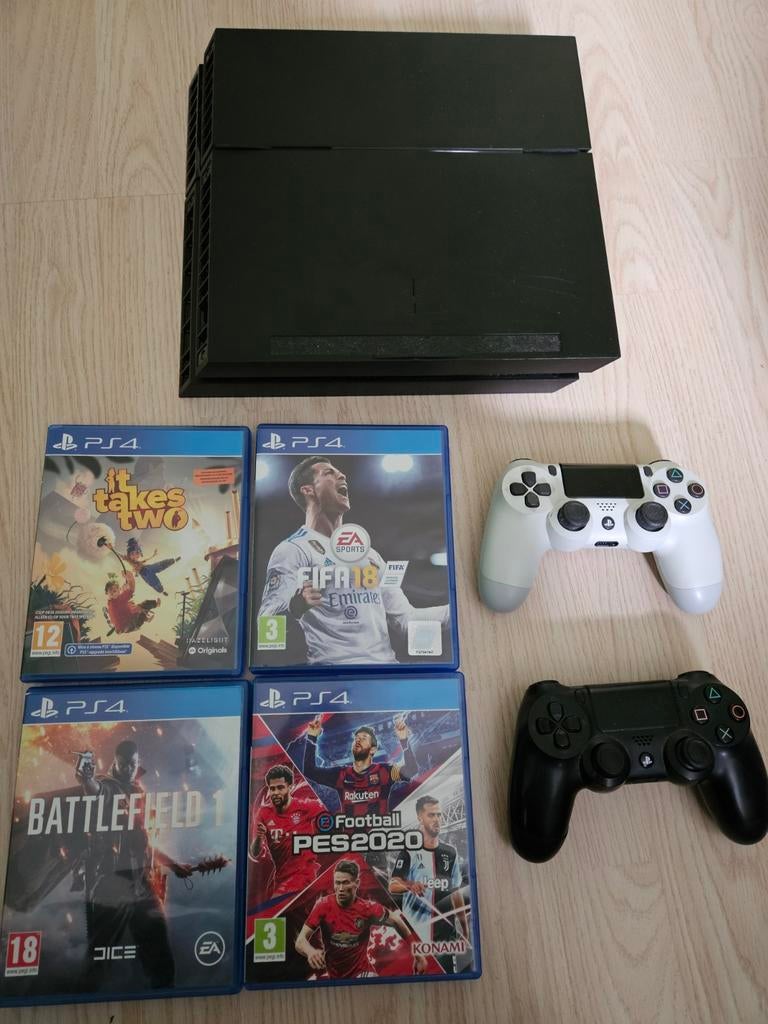 PS4 500 GB met 4 spellen en 2 controllers, Ophalen of Verzenden