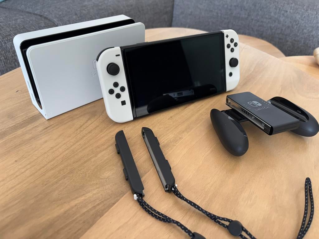 Nintendo Switch OLED, Spelcomputers en Games, Spelcomputers | Nintendo Switch, Zo goed als nieuw, Switch OLED, Met 2 controllers