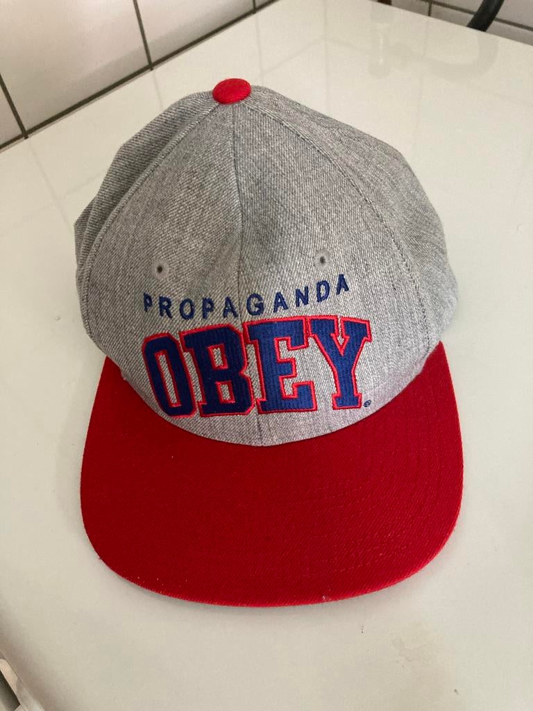 Obey Propaganda Snapback Pet - Grijs/Rood, Kleding | Heren, Hoeden en Petten, Nieuw, Pet, One size fits all, Verzenden