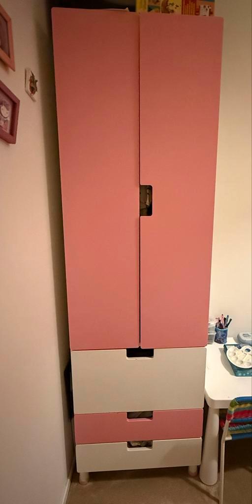 Ikea stuva roze kledingkast met lades, Huis en Inrichting, Kasten | Kledingkasten, Gebruikt, 150 tot 200 cm, 50 tot 100 cm, 25 tot 50 cm