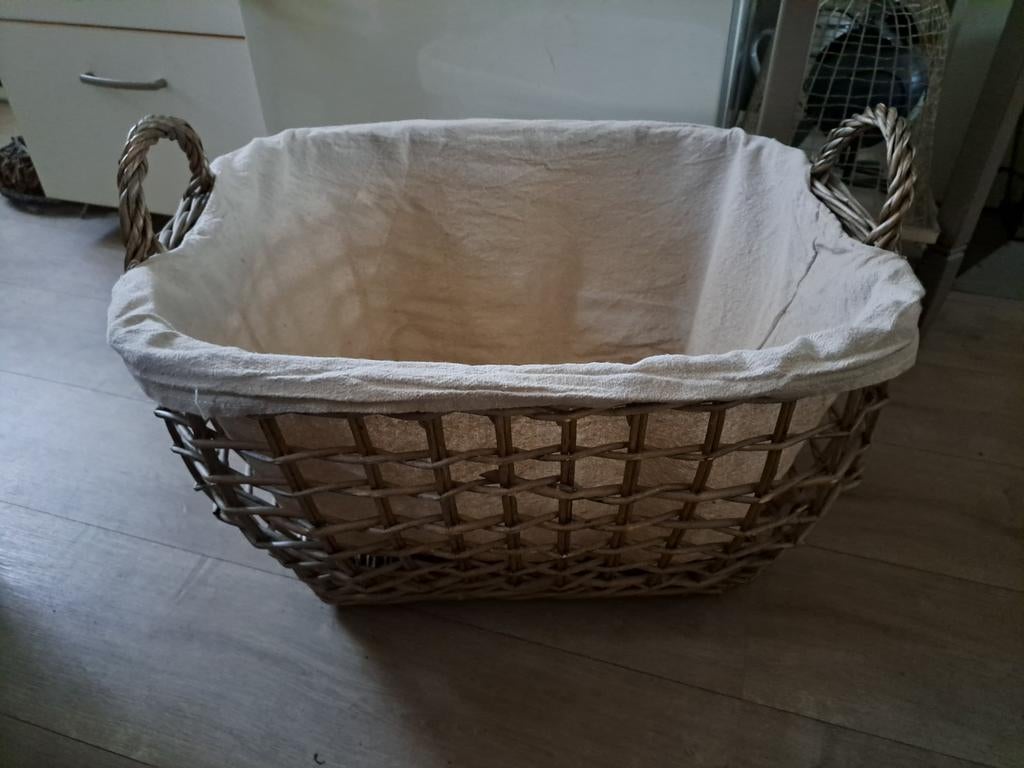 Mooie super grote stevige rieten mand zgan, Ophalen, Zo goed als nieuw