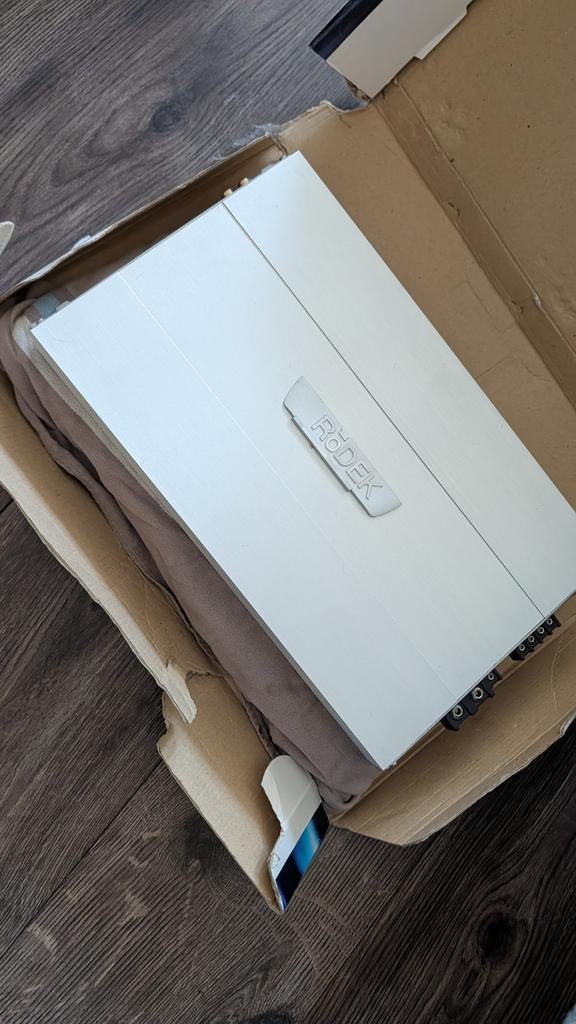 Rodek auto versterker, Auto diversen, Ophalen of Verzenden, Zo goed als nieuw