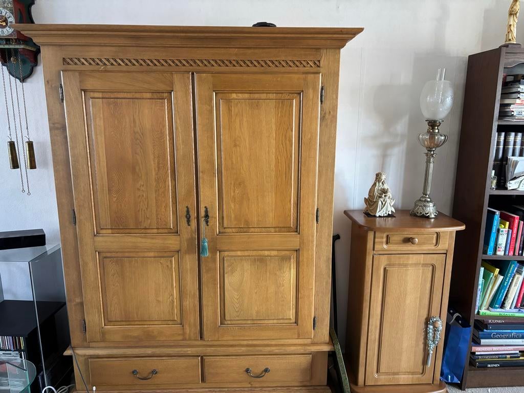 Massief eiken kastenset. Vitrinekast+bijzetkastje, Met deur(en), 200 cm of meer, Eikenhout, Ophalen of Verzenden