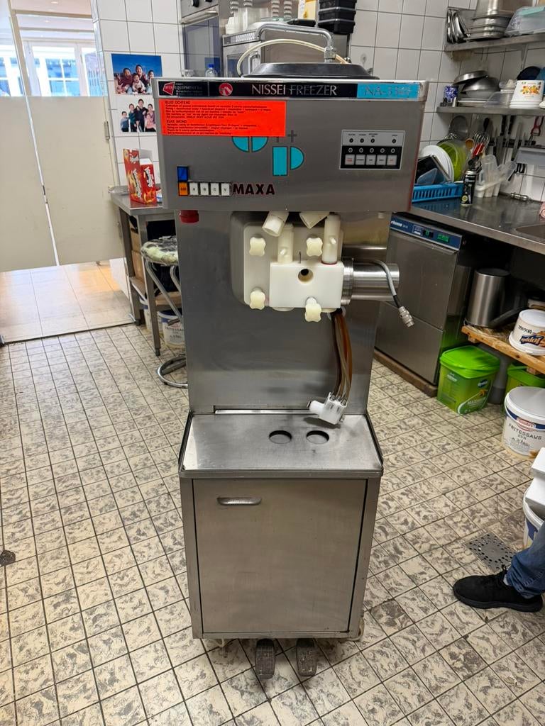 NISSEI FREEZER NA-3341 - Professionele soft-ijsmachine, Witgoed en Apparatuur, IJsmachines, Ophalen, Gebruikt