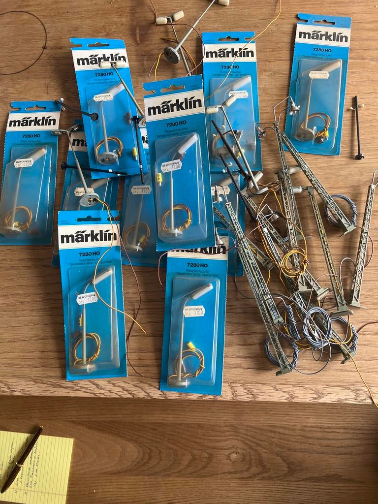 Märklin Lantaarnpalen (ca. 30 stuks) voor Modelspoorbaan, Wisselstroom, Gebruikt, Overige typen, Ophalen of Verzenden
