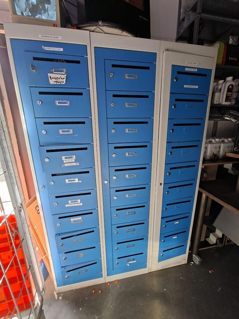 Industriële postkast / kluisjes / vakkenkast met sloten, Ophalen, Gebruikt, Industrieel